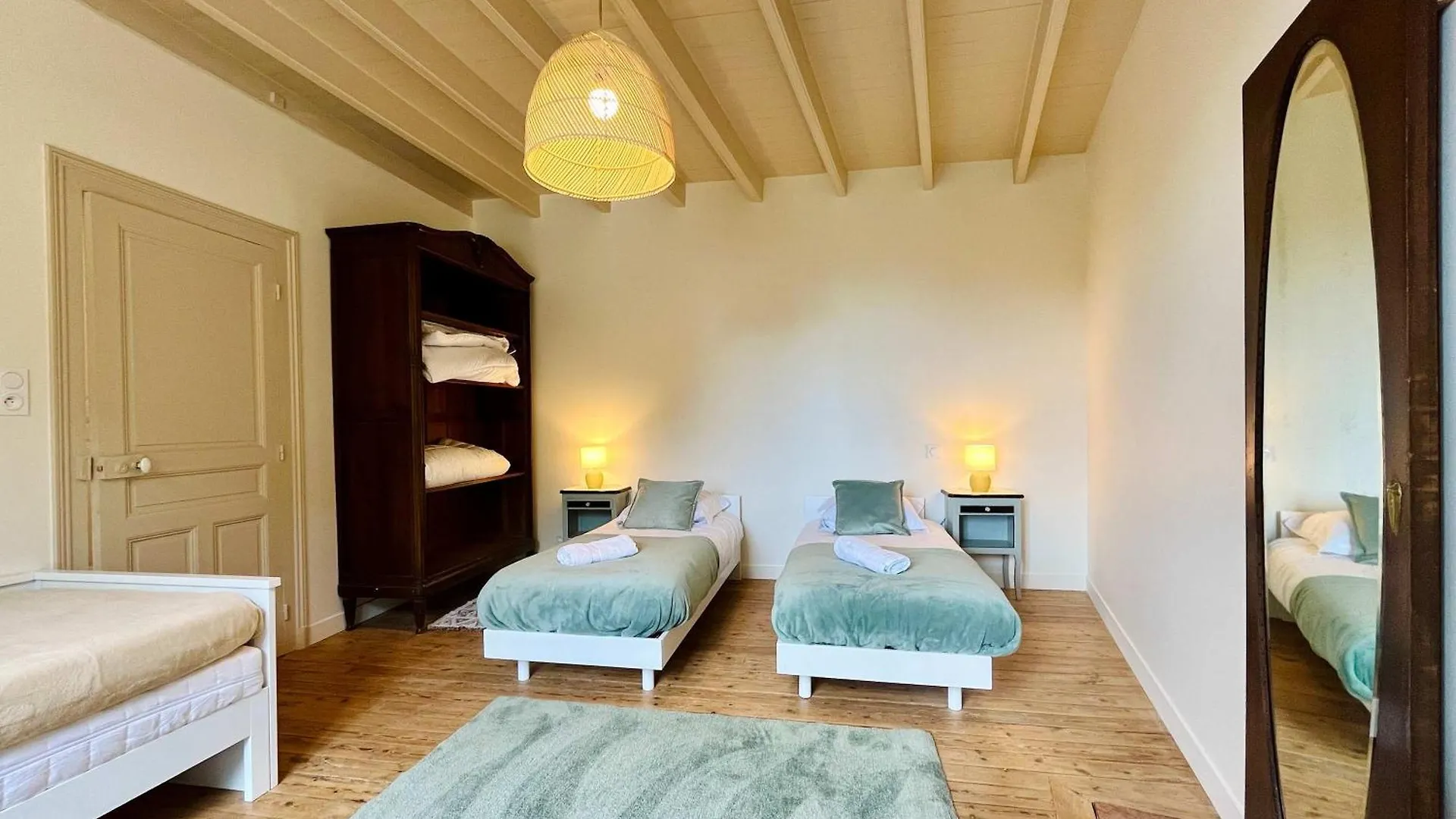 Le Clos Du Haut Gallion An Authentic Haven Of Peace Saint-Cyr