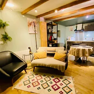 Les Reves D'eglantine Et D'augusta Et Bed & Breakfast